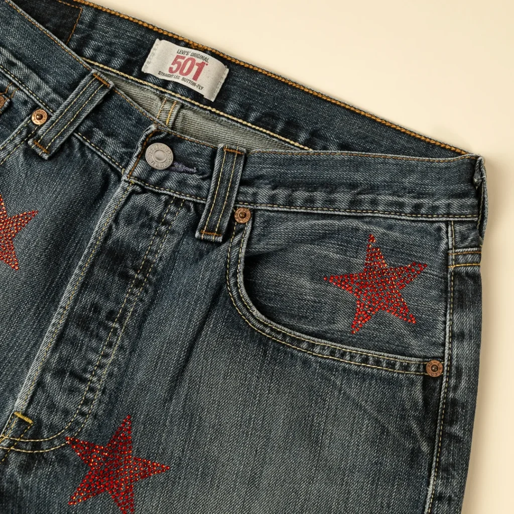 Levi's 501 personalizzati con stelle 