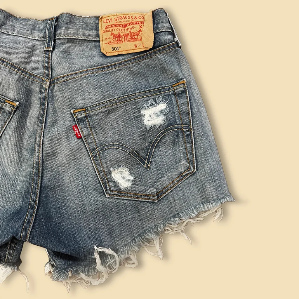 Levi’s originali con strappi sulla tasca posteriore