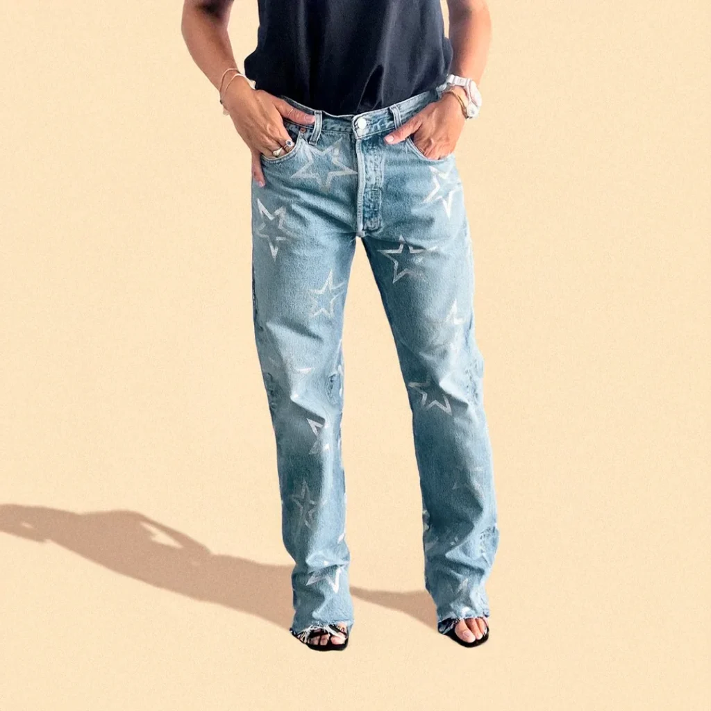 Outfit autunnale con jeans Levi's personalizzato