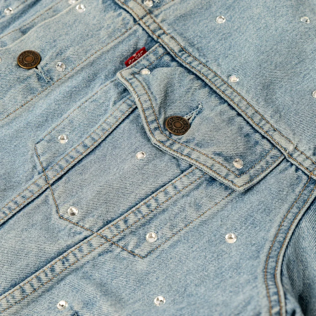 Outfit autunnale giacca Levi's personalizzata