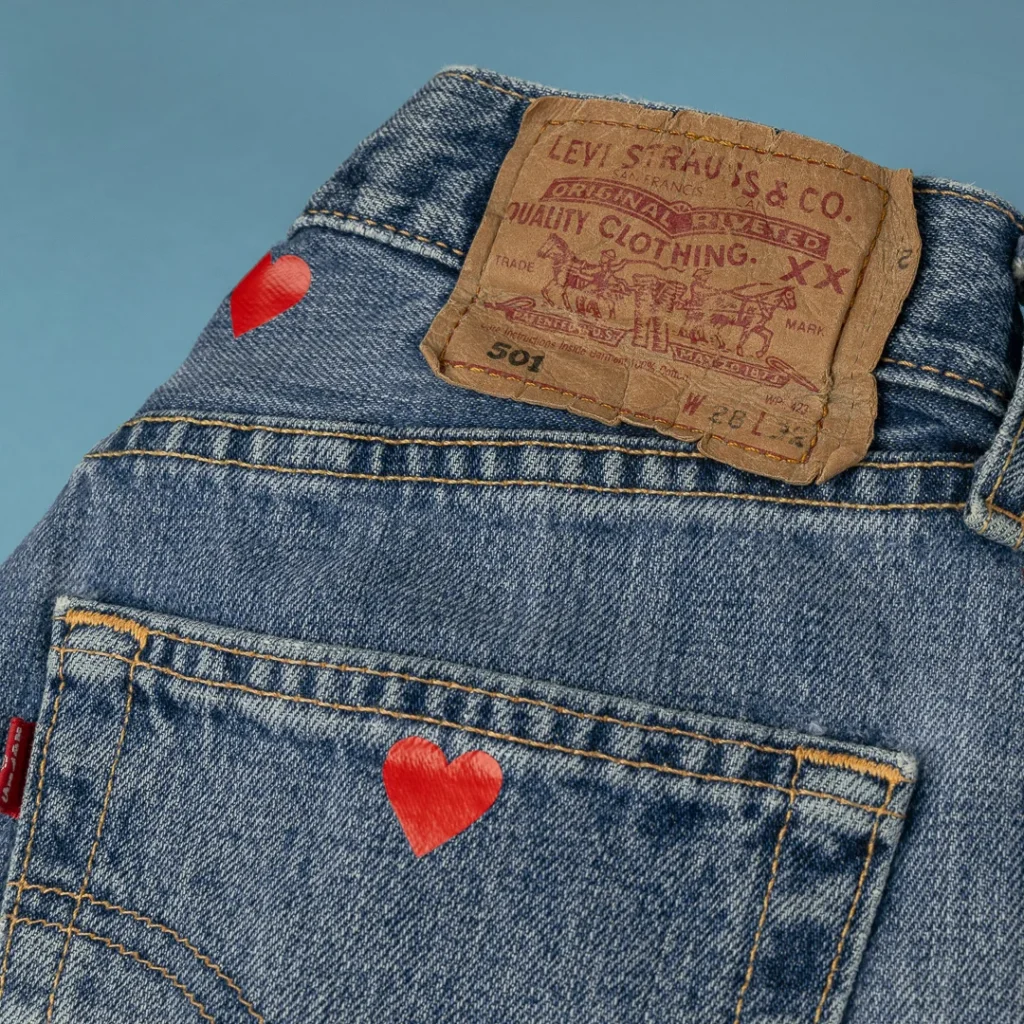 Levi's i jeans più resistenti con applicazioni a forma di cuore